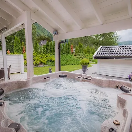 Nordfjord Hotel 4*