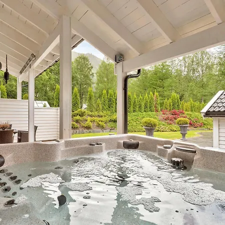 Hotel Nordfjord 4*